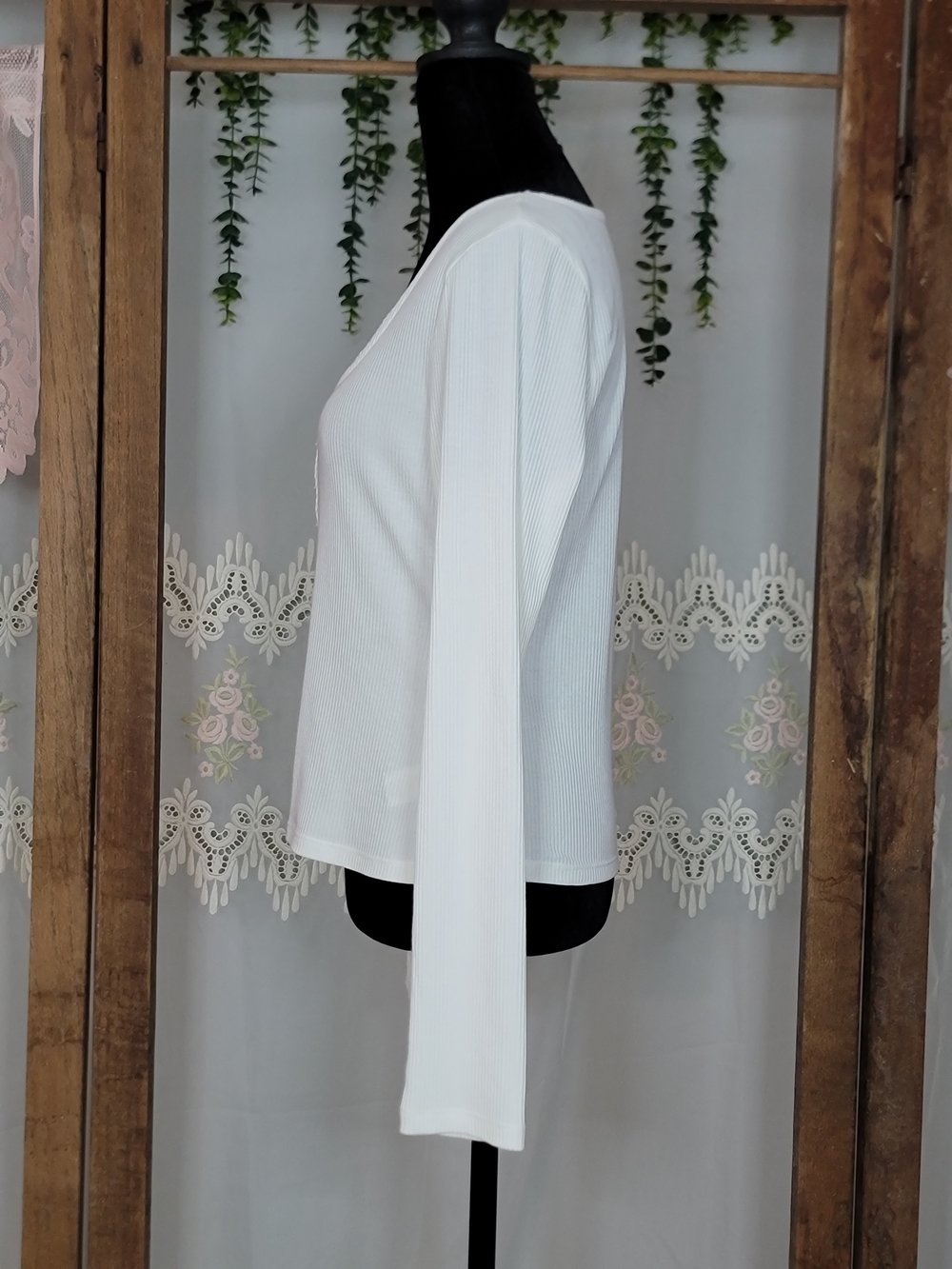 Scoop White Ribbed Scoop Neck Long Sleeve Top | Faux Pearl Button Knit | Size L - Picture 4 of 8
